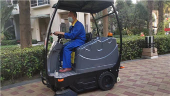 2万预算！轻松拿下中型驾驶扫地车
